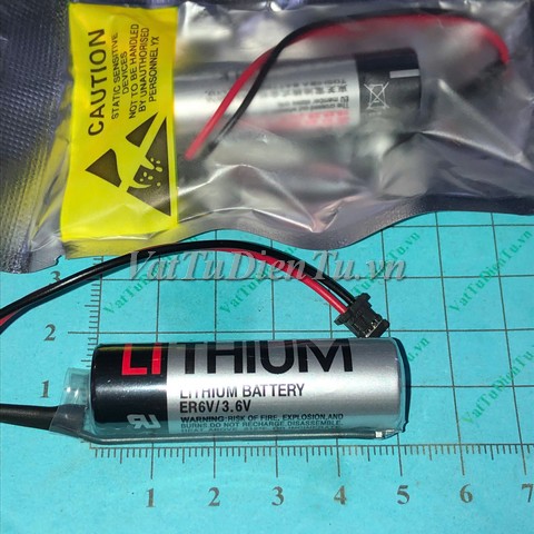 ER6V/3.6V PIN 3.6V 1200mAh 14.5x50mm TOSHIBA LITHIUM BATTERY đầu cắm đen; Mã: ER6V-3V6; Thương hiệu: TOSHIBA; Dùng cho: Vật tư servo, vật tư màn hình HMI, vật tư PLC, Vật tư máy CNC