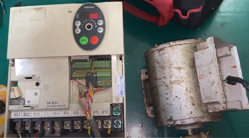 Sửa Biến tần 5.5kW TOSHIBA VF-S11 VFS11-4055PL-WN 0059 Lỗi OC3, không điện áp ra, quạt, mạch đã sửaSửa chữa Biến tần 5.5kW TOSHIBA VF-S11   
Model:  VFS11-4055PL-WN   Serial: 0059
Lỗi OC3     
Lỗi không có điện áp ra, lỗi quạt, mạch đã bị sửa chữa