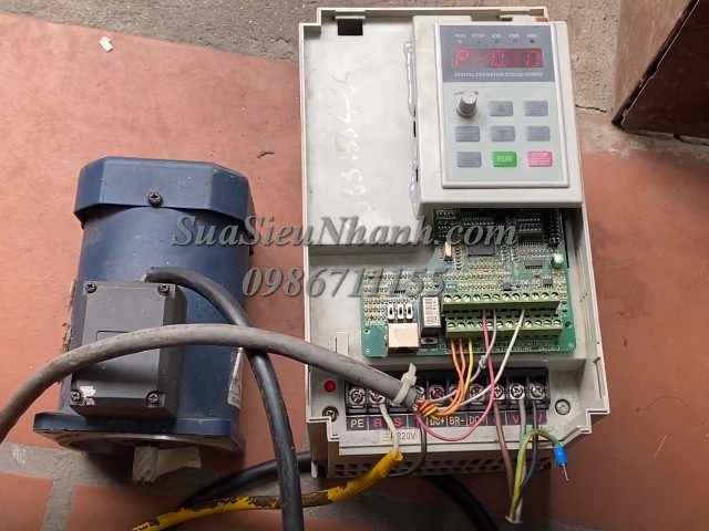 Sửa BIẾN TẦN 7.5kW FULING Model: DZB312B007.5L2DK Serial: 1042 Sửa chữa BIẾN TẦN 7.5kW FULING Model: DZB312B007.5L2DK Serial: 1042 Lỗi màn hình hiển thị 8888, chập cháy bo mạch công suất, lỗi nguồn điều khiển