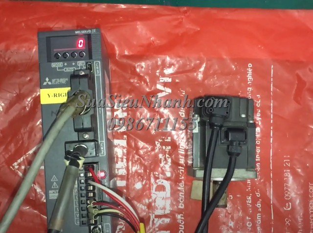 Sửa AC SERVO DRIVER 200W MITSUBISHI MELSERVO-JE MR-JE-20A B304 Lỗi cháy đầu ra encoder out Sửa chữa AC SERVO DRIVER 200W MITSUBISHI MELSERVO-JE Model: MR-JE-20A Serial: B304 Lỗi cháy đầu ra encoder out