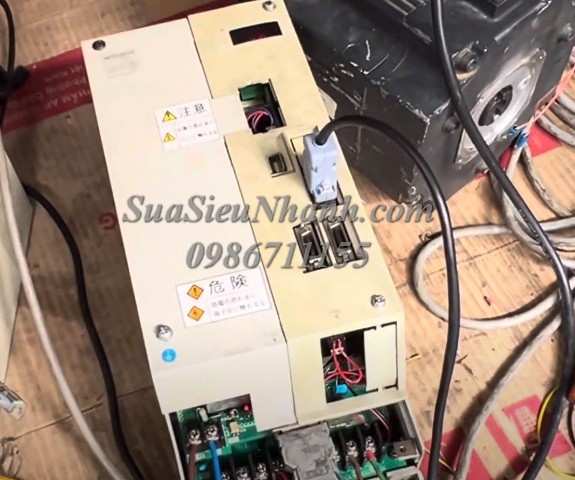 Sửa AC SERVO MOTOR 5kW MITSUBISHI Model: Serial: 1002A Lỗi gãy trục Sửa chữa AC SERVO MOTOR 5kW MITSUBISHI Serial: 1002A Lỗi gãy trục