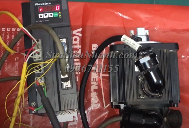 Sửa AC SERVO MOTOR Maxsine EPX 130ST-M04025LF 0153 Lỗi Err32 - Illegal code of encoder UVW signals Sửa chữa AC SERVO MOTOR Maxsine EPX Model: 130ST-M04025LF serial 0153 Lỗi Err32 - Illegal code of encoder UVW signals Phụ kiện kèm theo: AC SERVO DRIVER 1.5kW Maxsine EPX Model: L15 Serial: 7207