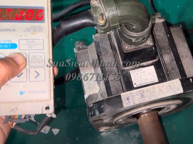 Chạy thử AC SERVO MOTOR YASKAWA 1800W    Model:  SGMG-20ASRAS   Serial: 0003