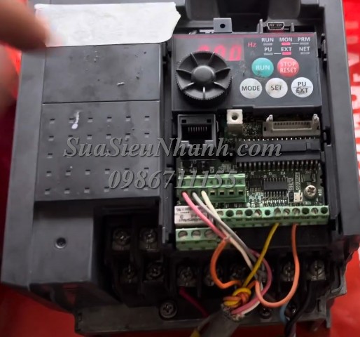 Sửa Biến tần 2.2kW MITSUBISHI Model: FR-E740-2.2K-CHT Serial: 9103 Lỗi mất hiển thị Sửa chữa Biến tần 2.2kW MITSUBISHI Model: FR-E740-2.2K-CHT Serial: 9103 Lỗi mất hiển thị