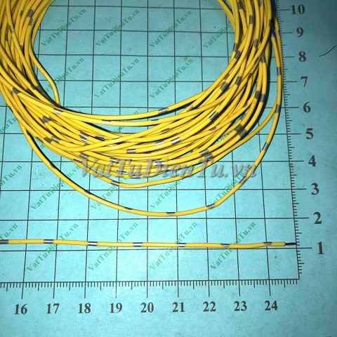 Dây điện đơn mềm lõi đồng mạ 0.7mm² màu Vàng; Lõi đồng mềm mạ thiếc, bọc PVC cách điện cao cấp; Điện áp chịu tải 300/500V; Đường kính lõi khoảng 1.0mm; Mã: DAYDIENVANG-07mm2.
