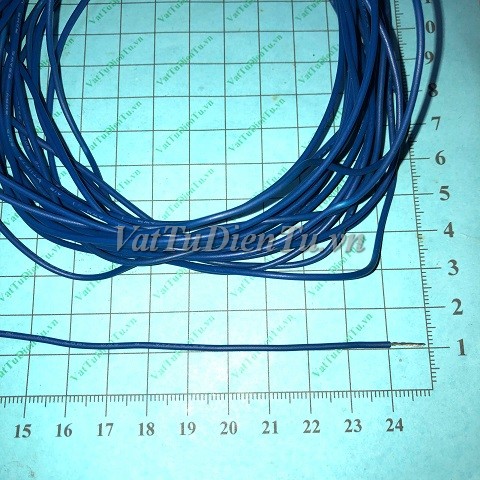 Dây điện đơn mềm lõi đồng mạ 0.7mm² màu Xanh biển; Lõi đồng mềm mạ thiếc, vỏ bọc PVC cách điện; Điện áp chịu tải 300/500V; Dễ dàng thi công, bền bỉ, an toàn. Mã sản phẩm: DAYDIENXANHBIEN-07mm2.