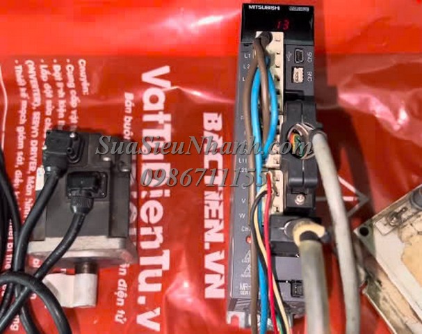 Sửa AC SERVO DRIVER MITSUBISHI 200W MR-J3-20A 3046 Lỗi sai toạ độ Sửa chữa AC SERVO DRIVER MITSUBISHI 200W Model: MR-J3-20A Serial: 3046 Lỗi sai toạ độ