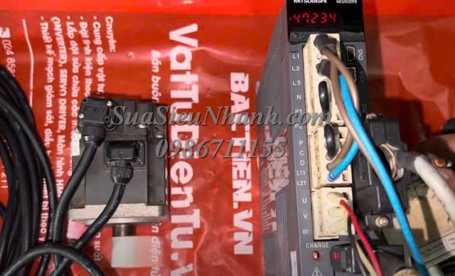 Sửa AC SERVO DRIVER MITSUBISHI 200W MR-J3-20A 3046 Lỗi sai toạ độ Sửa chữa AC SERVO DRIVER MITSUBISHI 200W Model: MR-J3-20A Serial: 3046 Lỗi sai toạ độ