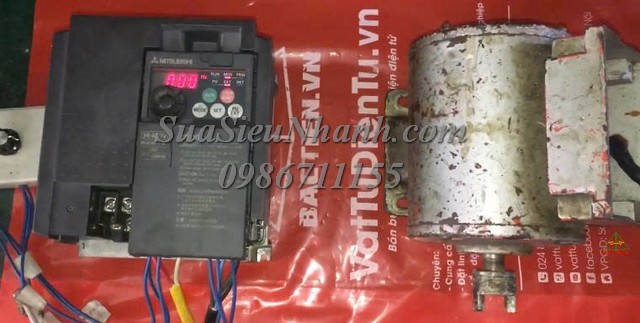 Sửa Biến tần 1.5kW MITSUBISHI FR-E740-1.5K-CHT 0006 ( XK45 ) Lỗi E.LOH Sửa chữa Biến tần 1.5kW MITSUBISHI Model: FR-E740-1.5K-CHT Serial: 0006 ( XK45 ) Lỗi E.LOH