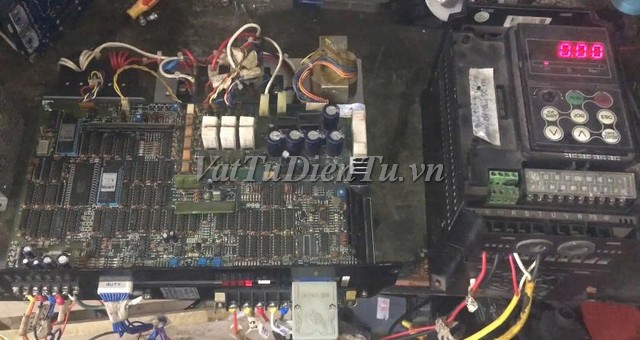 Sửa AC SERVO DRIVER BRUSHLESS 200W DB20DK-001 0064 Lỗi báo đèn DV Sửa chữa AC SERVO DRIVER BRUSHLESS 200W Model: DB20DK-001 Serial: 0064 Lỗi báo đèn DV