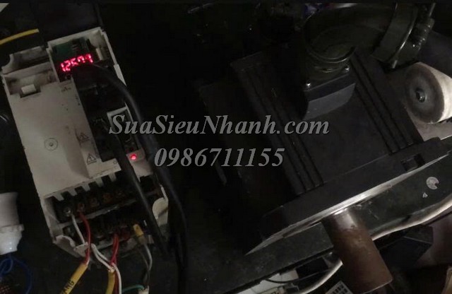 Chạy test AC SERVO DRIVER MITSUBISHI 3.5kW MR-J2S-350A N008 Chạy thử AC SERVO DRIVER MITSUBISHI 3.5kW Model: MR-J2S-350A Serial: N008