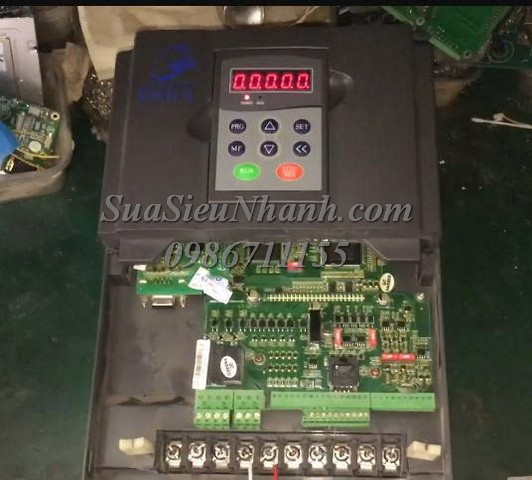 Sửa Biến tần INOVANCE 3.7kW MD380MT3.7GB-AX-JK 0059 Lỗi Er56 lỗi Er40 Sửa chữa Biến tần INOVANCE 3.7kW Model: MD380MT3.7GB-AX-JK Serial: 0059 Lỗi Er56 lỗi Er40 Phụ kiện kèm theo: ROTARY ENCODER HANYOUNG NUX Model: HE40B-6-1000-3-T-24 Serial: 0026; ROTARY ENCODER NEMICON Model: OVW2-10-2MHT Serial: 000E