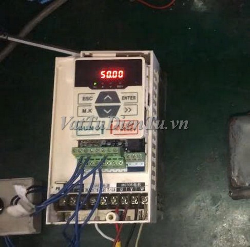 Sửa Biến tần SINEE 4kW A90-4T9R4B 0068 Nghi chết tụ Sửa chữa Biến tần SINEE 4kW Model: A90-4T9R4B Serial: 0068 Nghi chết tụ