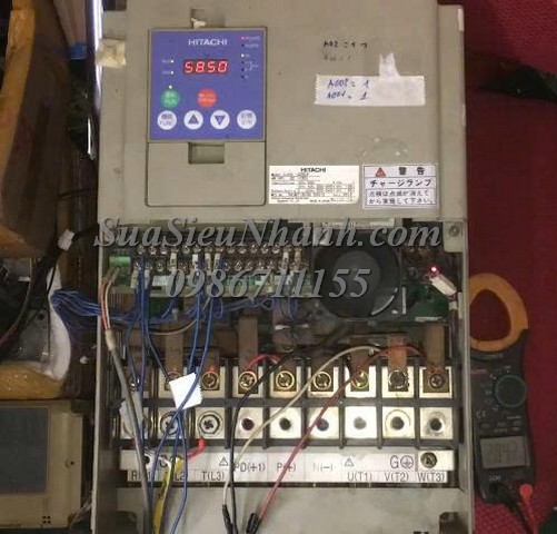 Sửa Biến tần HITACHI 22kW SJ300-220LF 0013 Bật chạy không xuất được điện ra, có tín hiệu chạy, có Hz Sửa chữa Biến tần HITACHI 22kW Model: SJ300-220LF Serial: 0013 Bật chạy không xuất được điện ra, có tín hiệu chạy, có Hz