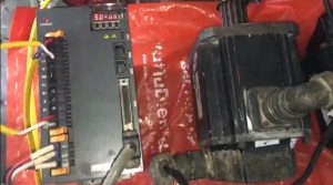 Sửa AC SERVO DRIVER LS 2kW L7S L7SA020A 2804 lỗi AL-10Sửa chữa AC SERVO DRIVER LS 2kW L7S ( Cho máy buộc chỉ xúc xích )    
Model:  L7SA020A   Serial: 2804
lỗi AL-10, rơ-le đóng mở liên tục 