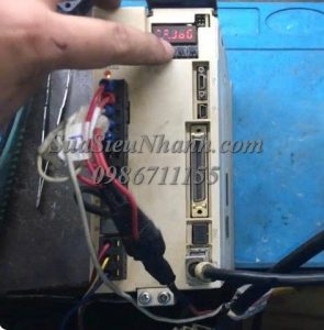 Sửa SERVO DRIVER YASKAWA 750W SGD7S-5R5A00B202 0289 Lỗi hiển thị 1 gạch; Sửa chữa SERVO DRIVER YASKAWA 750W; Model: SGD7S-5R5A00B202 Serial: 0289; Lỗi hiển thị 1 gạch