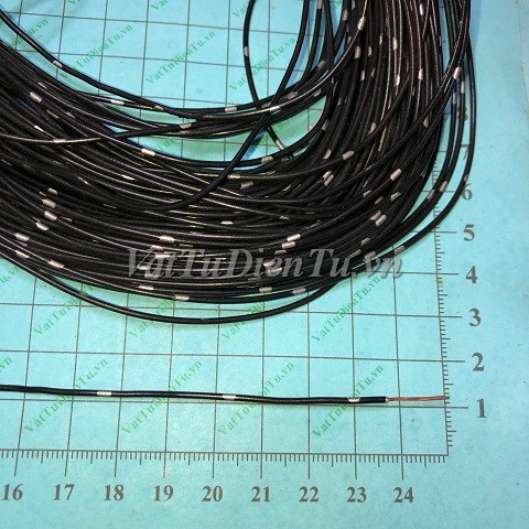 Dây điện đơn mềm lõi đồng mạ 0.7mm² màu Đen; Mã: DAYDIENDEN-07mm2; Cấu tạo: Lõi đồng mềm mạ thiếc, bọc cách điện PVC chất lượng cao; Đường kính lõi: khoảng 1.0mm; Màu sắc: Đen; Điện áp chịu tải: 300/500V.