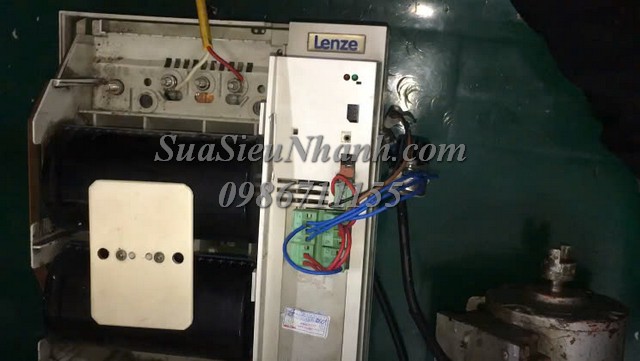 Sửa Biến tần 22kW Lenze EVF8222-E 0086 Lỗi lệch áp pha Sửa chữa Biến tần 22kW Lenze Model: EVF8222-E Serial: 0086 Lỗi lệch áp pha ra