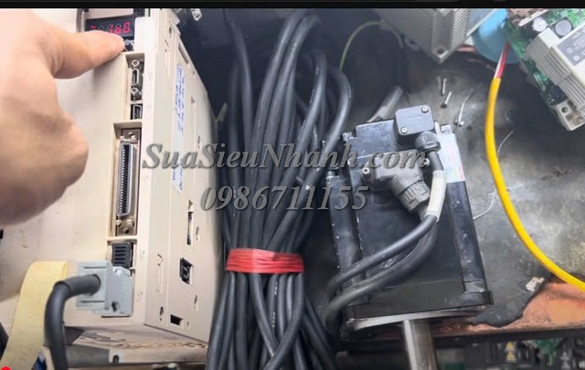 Sửa AC SERVO MOTOR YASKAWA 750W SGMJV-08AAA61 0018 Lỗi A.840 Lỗi 840 Sửa chữa AC SERVO MOTOR YASKAWA 750W Model: SGMJV-08AAA61 Serial: 0018 Lỗi A.840 Lỗi 840