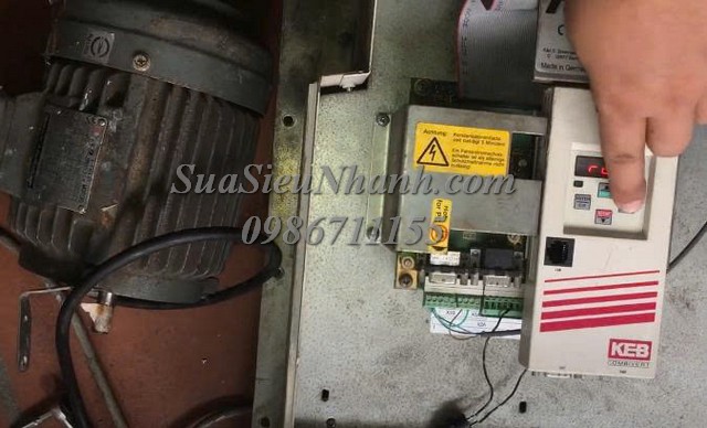 Sửa Biến tần KEB 75kW HAITIAN 23F5A1R-YVC2 5724 Lỗi E.OC lỗi chập công suất và mạch điều khiển công suất Sửa chữa Biến tần KEB 75kW HAITIAN Model: 23F5A1R-YVC2 Serial: 5724 Lỗi E.OC lỗi chập công suất và mạch điều khiển công suất