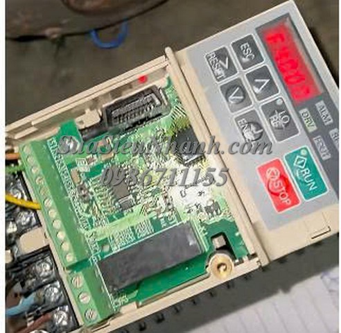 Sửa Biến tần YASKAWA 0.75kW/0.4kW J1000 CIMR-JT2A0004BAA 0022 Lỗi oPE03 Sửa chữa Biến tần YASKAWA 0.75kW/0.4kW J1000 Model: CIMR-JT2A0004BAA Serial: 0022 Lỗi oPE03