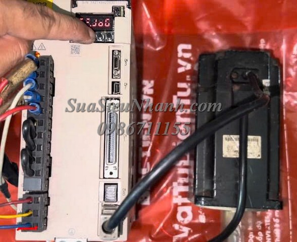 Sửa AC SERVO DRIVER YASKAWA 1kW SERVOPACK200V SGD7S-7R6A00B202 0113 Lỗi 1 gạch giữa màn hình Sửa chữa AC SERVO DRIVER YASKAWA 1kW SERVOPACK200V Model: SGD7S-7R6A00B202  Serial: 0113 Lỗi 1 gạch giữa màn hình
