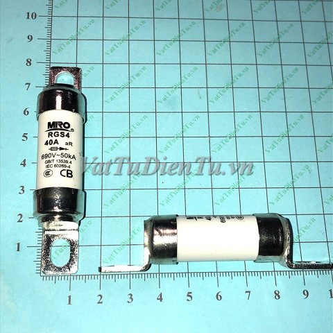 Cầu chì 40A 690VAC 50kA cầu chì cắt nhanh MRO RGS4 40A; Mã: RGS4-40A; Kiểu chân: Khoảng cách 2 tâm lỗ bắt ốc 61mm; Thương hiệu: MRO; Xuất xứ: Hàng mới
