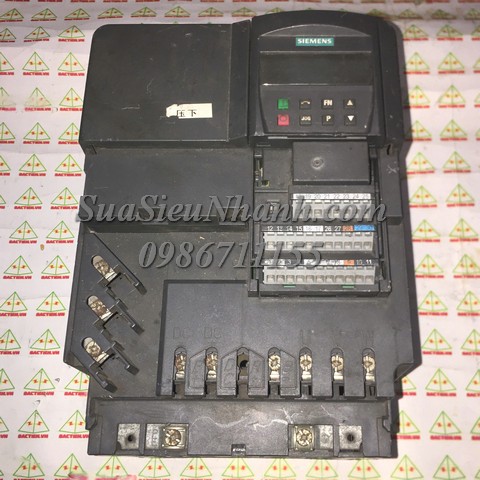 6SE6440-2UD27-5CA1 Biến tần 7.5kW SIEMENS MICROMASTER MM440; Mã: 6SE6440-2UD27-5CA1; Xuất xứ: Hàng tháo máy