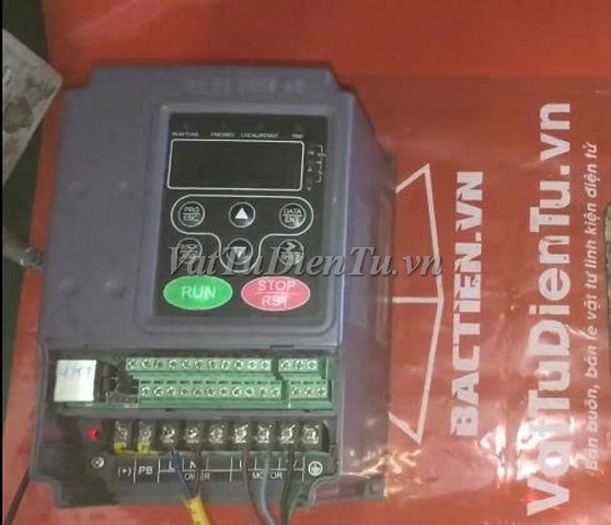 Sửa Biến tần INVT 2.2kW CHF100A-2R2G-S2 9705 Lỗi mất điện áp ra Sửa chữa Biến tần INVT 2.2kW Model: CHF100A-2R2G-S2 Serial: 9705 Lỗi mất điện áp ra