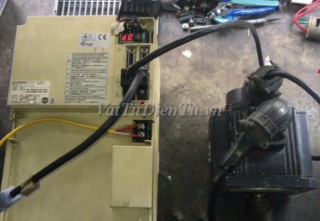 Sửa AC SERVO DRIVER MITSUBISHI 7kW MR-J2S-700B J008 Lỗi 24 lỗi AL24 Lỗi AL-24 Sửa chữa AC SERVO DRIVER MITSUBISHI 7kW Model: MR-J2S-700B Serial: J008 Lỗi 24 lỗi AL24 Lỗi AL-24