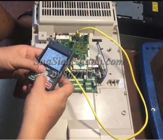 Sửa Biến tần Yaskawa GA700 75kW/55kW 380V CIPR-GA70T4140ABAA-CAAAAA 0004 Lỗi Oc over curent lỗi chập Sửa chữa Biến tần Yaskawa GA700 75kW/55kW 380V Model: CIPR-GA70T4140ABAA-CAAAAA Serial: 0004 Lỗi Oc over curent lỗi chập công suất