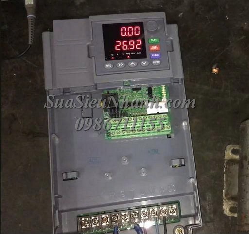 Sửa Biến tần VFD 11kW H901-4T0011G 1176 Lỗi không điều chỉnh được tốc độ Sửa chữa Biến tần VFD 11kW Model: H901-4T0011G Serial: 1176 Lỗi không điều chỉnh được tốc độ