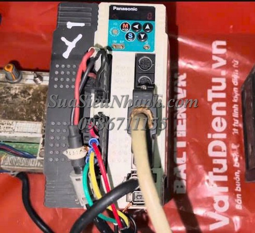 Sửa AC SERVO DRIVER Panasonic 1.5kW MEDDT5540 204N Lỗi Err.13 Lỗi Err13 Sửa chữa AC SERVO DRIVER Panasonic 1.5kW Model: MEDDT5540 Serial: 204N Lỗi Err.13 Lỗi Err13