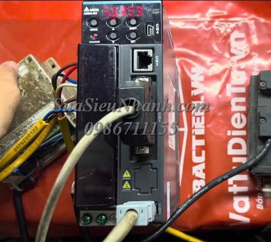 Sửa AC SERVO DRIVER DELTA 100W ASDA-B3 ASD-B3-0121-L 0231 Lỗi không đảo chiều quay, lỗi không nhận xung Sửa chữa AC SERVO DRIVER DELTA 100W ASDA-B3 Model: ASD-B3-0121-L Serial: 0231 Lỗi không đảo chiều quay, lỗi không nhận xung