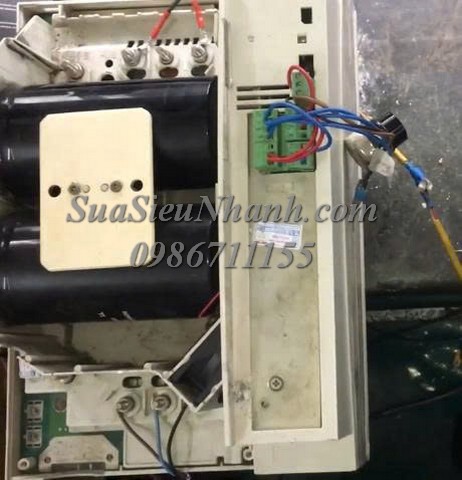 Sửa Biến tần 22kW Lenze EVF8222-E 0086 Lỗi lệch áp pha ra Sửa chữa Biến tần 22kW Lenze Model: EVF8222-E Serial: 0086 Lỗi lệch áp pha ra