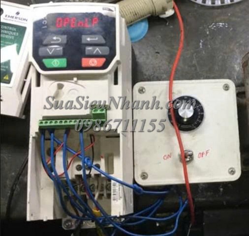 Sửa Biến tần EMERSON M300 0.75kW M300-024 00023A 2484 Lỗi chập nguồn đầu ra Sửa chữa Biến tần EMERSON M300 0.75kW Model: M300-024 00023A Serial: 2484 Lỗi chập nguồn đầu ra