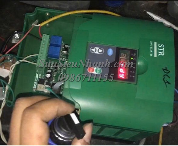 Sửa Khởi động mềm WESTPOW 55KW STRO55L-3 1L01 Lỗi chập đầu ra Sửa chữa Khởi động mềm WESTPOW 55KW Model: STRO55L-3 Serial: 1L01 Lỗi chập đầu ra