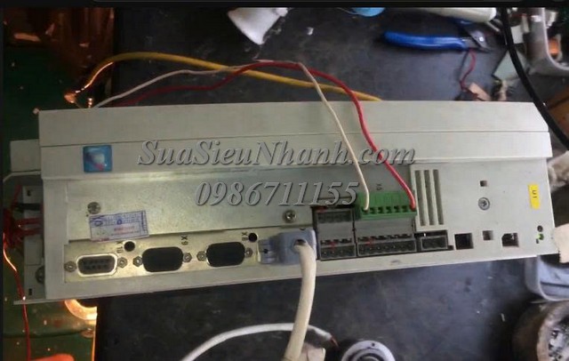Sửa Biến tần 5.8kVA Lenze EVS9324-ES 0010 Lỗi lệch điện áp ra Sửa chữa Biến tần 5.8kVA Lenze Model: EVS9324-ES Serial: 0010 Lỗi lệch điện áp ra