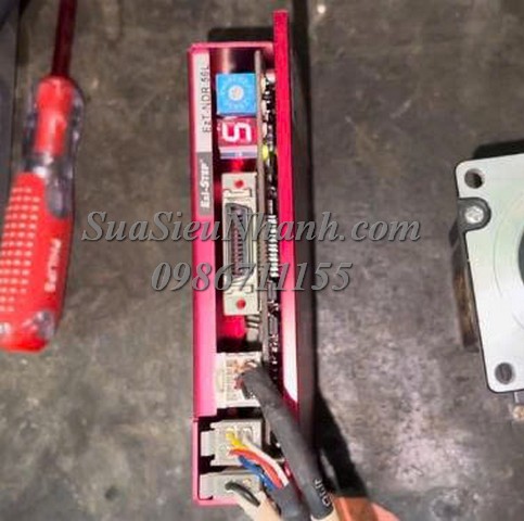 Sửa Bộ điều khiển động cơ bước Ezi-STEP Plus-R FASTECH EzT-NDR-56L 0851 Lỗi không nhận cổng COM Sửa chữa Bộ điều khiển động cơ bước Ezi-STEP Plus-R FASTECH Model: EzT-NDR-56L Serial: 0851 Lỗi không nhận cổng COM Phụ kiện kèm theo: STEPPING MOTOR FASTECH Model: BM-56L Serial: 3842; 1 cáp