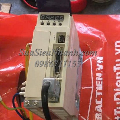 Sửa AC SERVO DRIVERS HUI CHENG HCAC-A102121-01 0001 Lỗi Err13 Sửa chữa AC SERVO DRIVERS HUI CHENG Model: HCAC-A102121-01 Serial: 0001 Lỗi Err13 Phụ kiện kèm theo: AC SERVO MOTOR HUI CHENG 1.6kW Model: 130ST-M07720 (X) Serial: 0030; 3 cáp