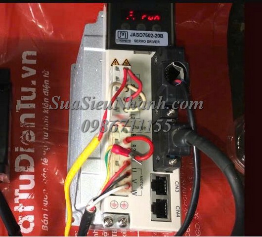 Sửa AC SERVO DRIVER JMC 750W JASD7502-20B 9020 Lỗi không nhận xung Sửa chữa AC SERVO DRIVER JMC 750W Model: JASD7502-20B Serial: 9020 Lỗi không nhận xung Phụ kiện kèm theo: AC SERVO MOTOR JMC 750W Model: 80JASM507230K-17BCZ Serial: 1005; Màn hình cảm ứng HMI DELTA Model: DOP-107BV Serial: 0B31; PLC DELTA Model: DVP14SS211T Serial: 1320; 3 cáp