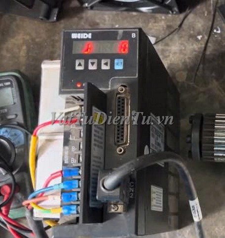 Sửa AC SERVO DRIVER WEIDE 2.3kW WD30B230L4MW C130 Lỗi động cơ cứng và chạy thì nhích chậm rồi dừng Sửa chữa AC SERVO DRIVER WEIDE 2.3kW Model: WD30B230L4MW Serial: C130 Lỗi động cơ cứng và chạy thì nhích chậm rồi dừng Phụ kiện kèm theo: AC SERVO MOTOR Model: 130ST-M15015 Serial: 0158; 2 cáp