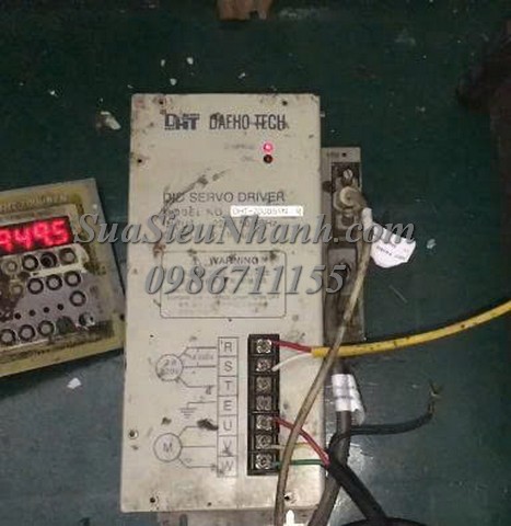 Sửa DID SERVO DRIVER DAEHO TECH DHT-7000SYN4R 2202 Lỗi chập công suất và mạch điều khiển công suất Sửa chữa DID SERVO DRIVER DAEHO TECH Model: DHT-7000SYN4R Serial: 2202 Lỗi chập công suất và mạch điều khiển công suất Phụ kiện kèm theo: DID SERVO DRIVE DAEHO-TECH Model: FC-640L-42S Serial: 0704; Màn hình điều khiển DAEHO TECH Model: DHT-7000SYN; 2 cáp
