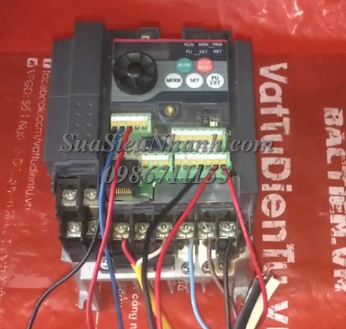 Sửa Biến tần MITSUBISHI 1.5kW FR-D720-1.5K F013 Lỗi chập công suất Sửa chữa Biến tần MITSUBISHI 1.5kW Model: FR-D720-1.5K Serial: F013 Lỗi chập công suất