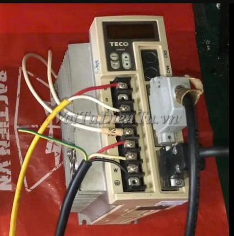 Sửa AC SERVO DRIVER 750W TECO JSDEP-20A 0281 Lỗi di chuyển trục Y Sửa chữa AC SERVO DRIVER 750W TECO Model: JSDEP-20A Serial: 0281 Lỗi di chuyển trục Y
