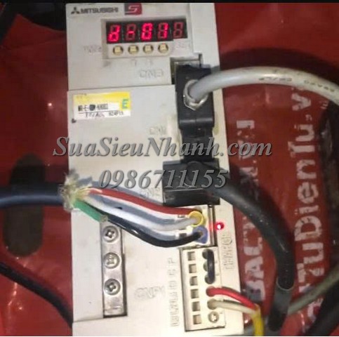 Sửa AC SERVO DRIVER MITSUBISHI 750W MR-E-70A-KH003 5003 Lỗi AL24 Sửa chữa AC SERVO DRIVER MITSUBISHI 750W Model: MR-E-70A-KH003 Serial: 5003 Lỗi AL24