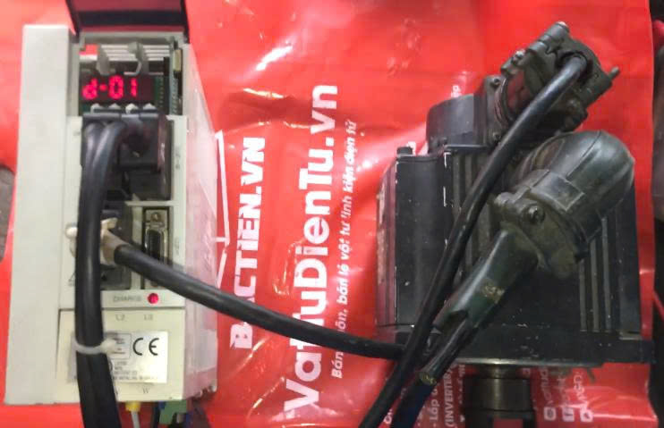 Sửa SERVO DRIVER MITSUBISHI 1kW MR-J2S-100A 7104 Lỗi ALE9 Lỗi AL-E9 Lỗi E9 Sửa chữa SERVO DRIVER MITSUBISHI 1kW Model: MR-J2S-100A Serial: 7104 Lỗi AL.E9, Lỗi cháy nổ