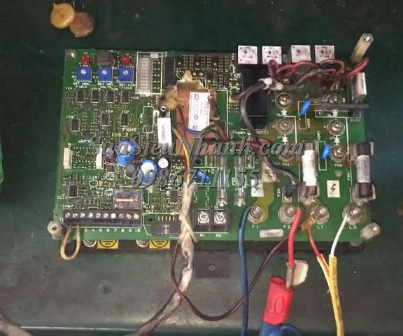 Sửa Bộ điều khiển kích từ CONTROL TECHNIQUES FXM5 8004 Lỗi chập cháy bên trong Sửa chữa Bộ điều khiển kích từ CONTROL TECHNIQUES Model: FXM5 Serial: 8004 Lỗi chập cháy bên trong