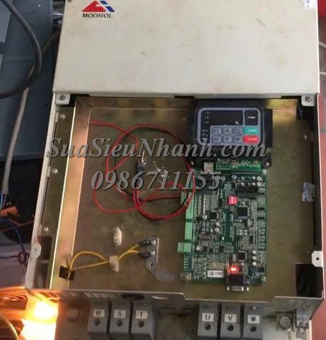 Sửa Biến tần MODROL 75kW IMS-P4-4075S 0762 Lỗi Sửa chữa Biến tần MODROL 75kW Model: IMS-P4-4075S Serial: 0762 Chập công suất vào ra, và mạch điêu khiển công suất