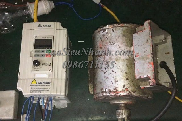 Sửa Biến tần DELTA 0.75kW VFD007M21A 8706 Lỗi mất nguồn Sửa chữa Biến tần DELTA 0.75kW Model: VFD007M21A Serial: 8706 Lỗi mất nguồn